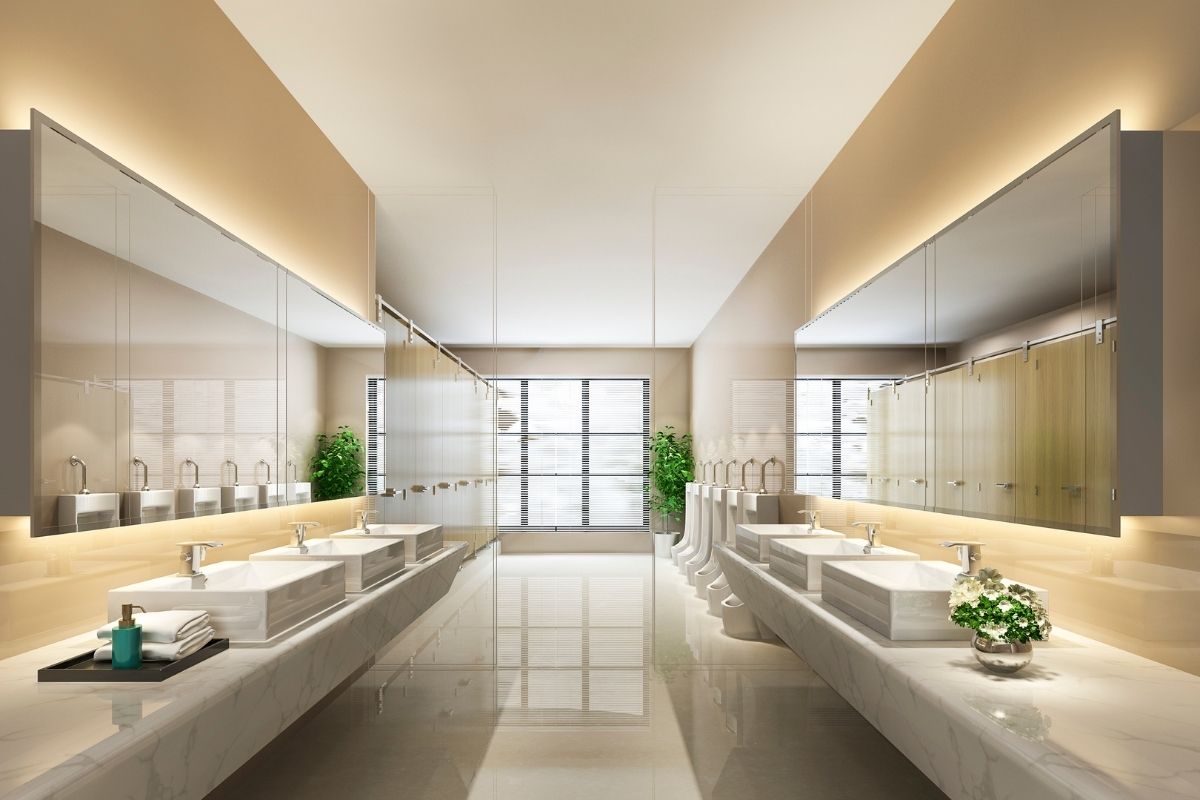 Tạp Vụ Khách Sạn - Vệ Sinh Khu Vực Toilet Khách Sạn