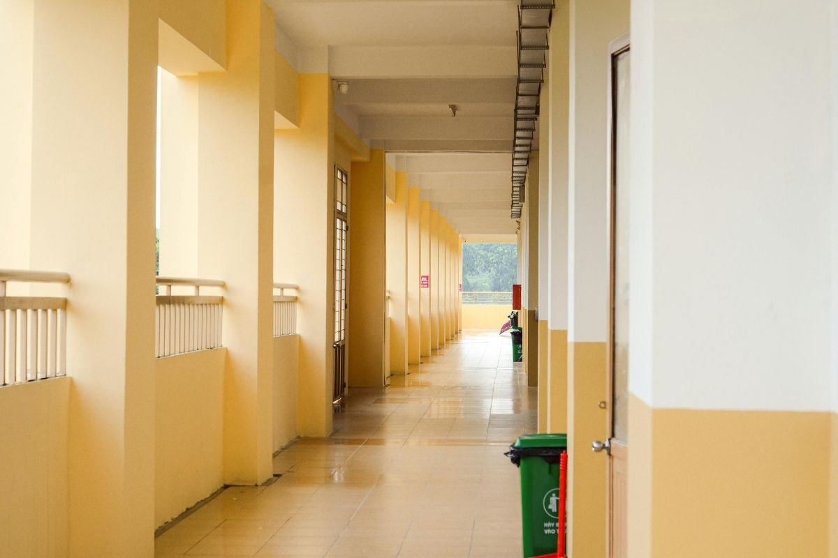 Tạp Vụ Vệ Sinh Khu Vực Chung