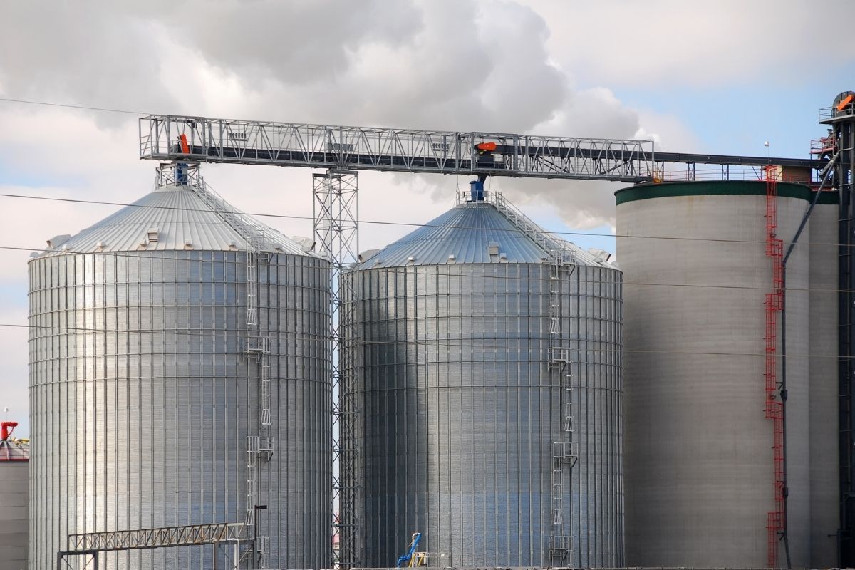 Những Khó Khăn Khi Tự Vệ Sinh Bồn Silo